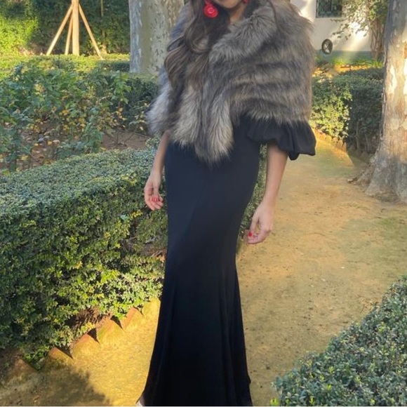 Faux Fur Wrap Around - Picture 3 of 7